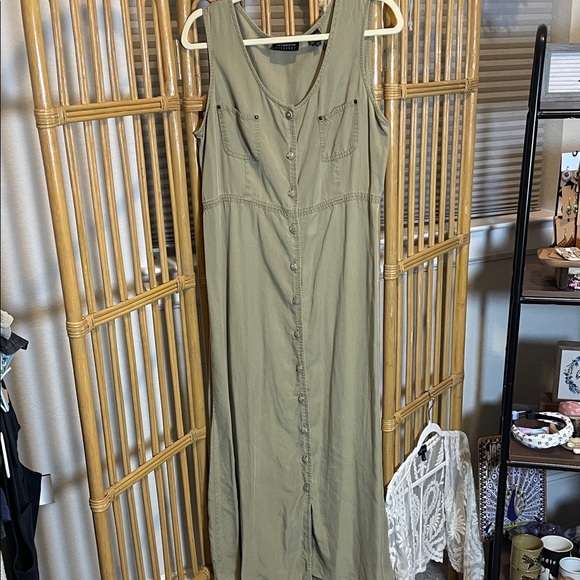 Liz Claiborne Dresses & Skirts - Liz Claiborne Olive Sleeveless Maxi Dress